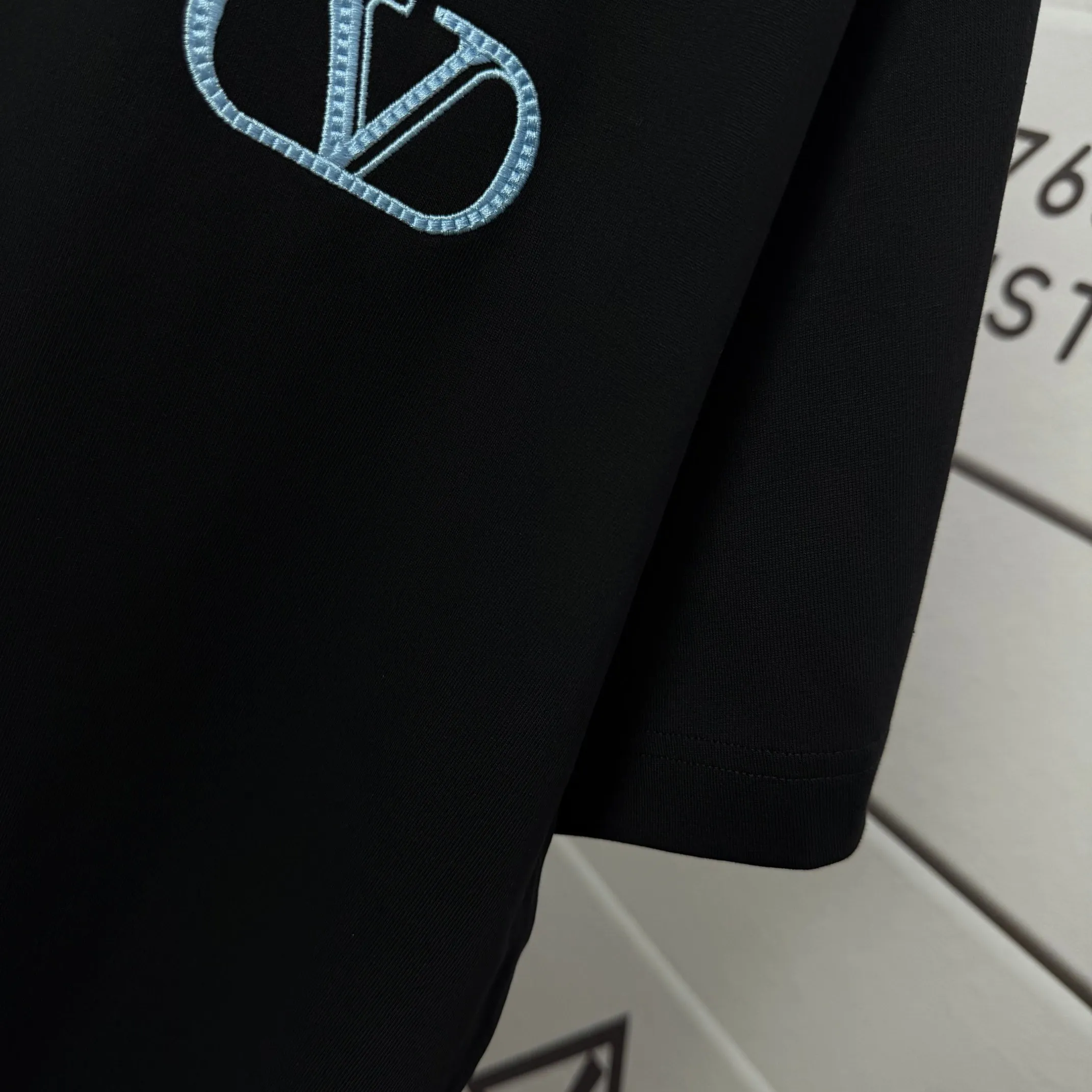 # VALETIN* 2026 Spring and Summer New Arrival Personalized embroidered letters Round neck short-sleeved T-shirt Men and women Same Style Loose version Color: Black White Purple Size: S (90-130 pounds) M (120-150 pounds) L (140-165 pounds) XL (160-180 pounds) XXL (180-210 pounds)